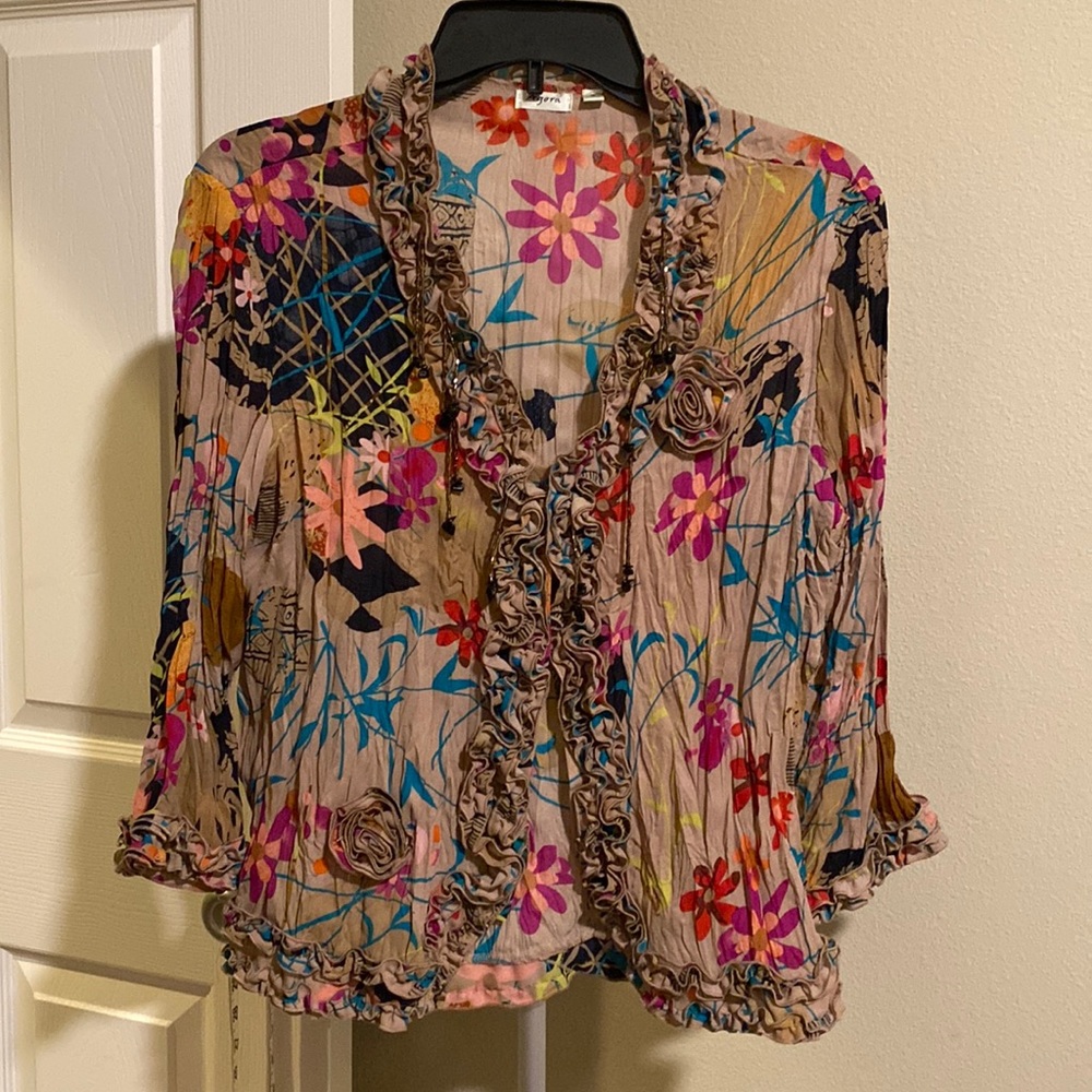 Agora Button Front Crinkle Top with Classy Detail Size S